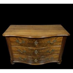Curved Chest Of Drawers From The Louis XIV - Louis XV Period In Burr Walnut And Gilded Bronze