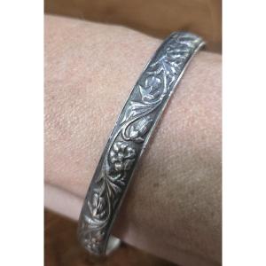 Art Deco Style Silver Bracelet With Raised Flower Motifs