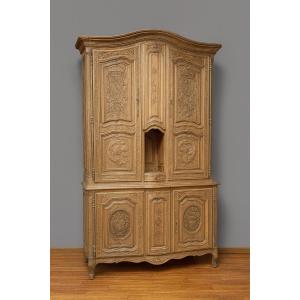 Louis XV Curved Oak Recessed Credenza, Entirely Carved With Royal Emblems
