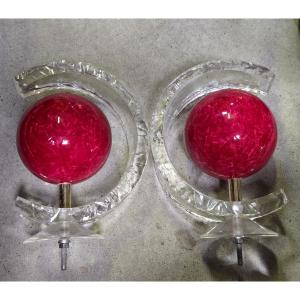 2 boules design modernistes qui servaient dans un appartement de boules d'escaliers