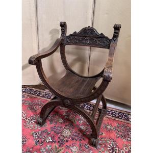 Fauteuil Curule ou Dagobert style Renaissance en noyer