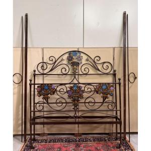 Grand lit Venitien en fer et fonte époque Art Nouveau avec décors polychrome
