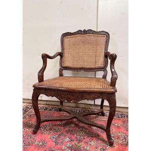 Fauteuil provençal époque Louis XV en noyer sculpté 