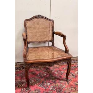 Fauteuil provençal époque Louis XV en noyer sculpté  (C)