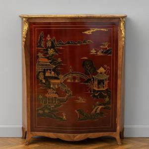 Armoire Galbée de style Louis XV en bois de rose et laque de Chine 