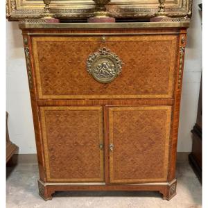 D'après Riesener : Secrétaire de style louis XVI en marqueterie 