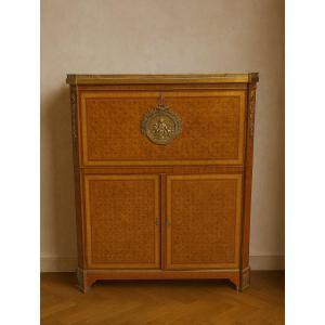 D'après Riesener : Secrétaire de style louis XVI en marqueterie 