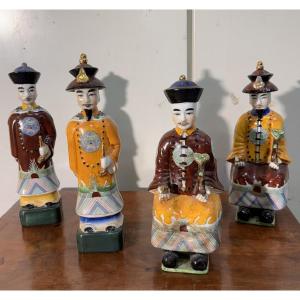 4 Statues de Dignitaires Mandarins en Faïence, Chine seconde moitié XXeme