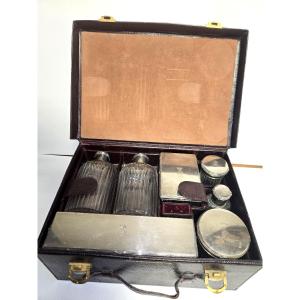 Gustave Keller Paris: Toiletry Case Containing A Complete Set In Crystal And Sterling Silver