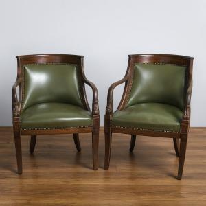 Paire de fauteuils style Empire aux dauphins en acajou