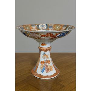 Coupe sur piédouche en porcelaine – Décor Imari, Japon fin XIXᵉ siècle  