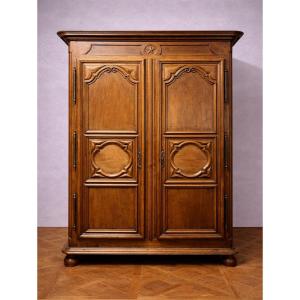 Large Antique Wardrobe In Solid Walnut – 17th Century (regional/rustic Noble Style) 