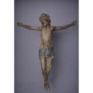 Christ en croix (corpus) Époque : XVIIe siècle Bois sculpté et anciennement polychromé 