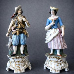 Paire de sujets en porcelaine de Paris – Couple de personnages élégants  