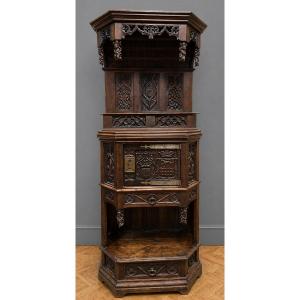 Important meuble néo-gothique en chêne richement sculpté – XIXe siècle 
