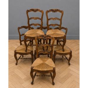 Suite de six chaises provençales en noyer