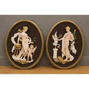 Important Pair Of Oval Medallions In Plaster Sculpted In High Relief