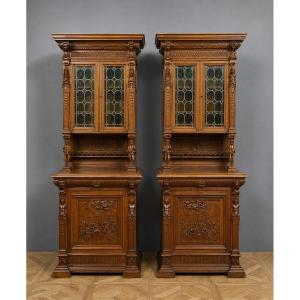 Importante paire de buffets deux-corps de style Renaissance richement sculptés