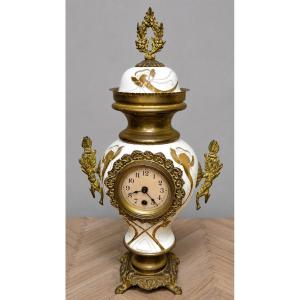 Grande pendule / horloge Art nouveau en bronze et régule doré et porcelaine