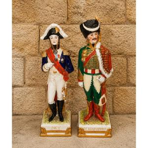 Paire De Statuettes Napoléoniennes En Porcelaine Polychrome