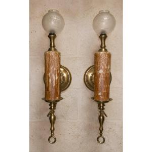 Paire d’Appliques de Style Bougeoir à Cire Fondue  Bronze et laiton doré et globes en verre 