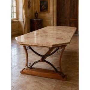 Grande table de salle à manger en granit poli sur piètement en chêne et fer forgé