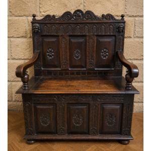 Richly Carved Wooden Storage Bench – Renaissance Style – 19th Century 