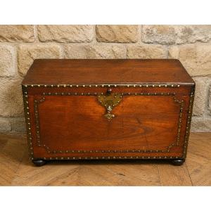 Wooden And Brass-studded Travel Trunk – Key Lock – 19th Century  
