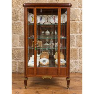 Vitrine d’exposition en acajou et marqueterie – Style Louis XVI –