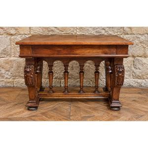 Table de milieu en noyer sculpté – Style Néo-Renaissance – XIXe siècle