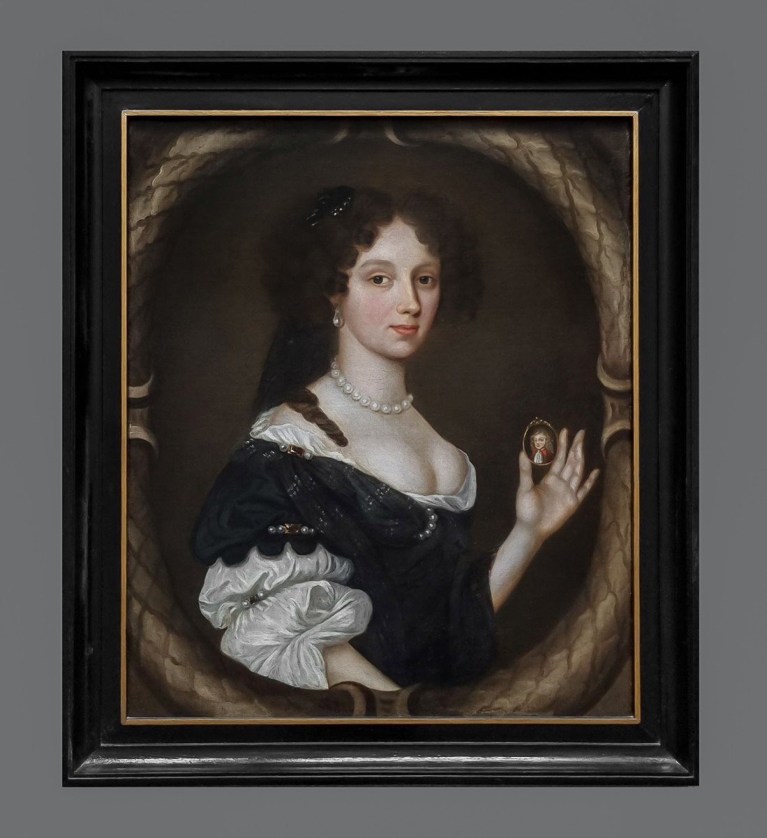 Rare Portrait d'Une Dame Tenant Un Portrait Miniature d'Un Garçon C.1673-80, Huile Sur Toile
