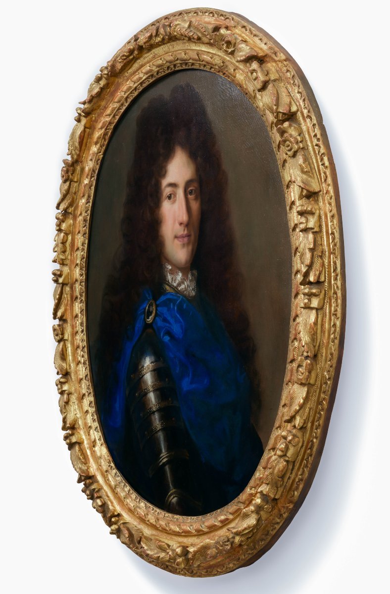 Portrait d'un gentilhomme en armure, manteau bleu, broche en diamant, vers 1700, cadre sculpté-photo-3
