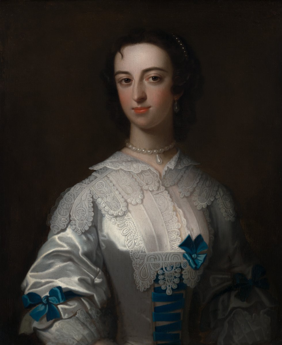 Portrait d’une dame en robe de soie blanche à nœuds bleus, v.1745–1755, attr. Henry Pickering-photo-3