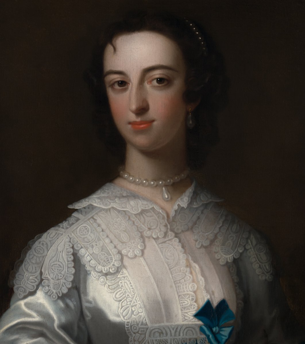Portrait d’une dame en robe de soie blanche à nœuds bleus, v.1745–1755, attr. Henry Pickering-photo-1