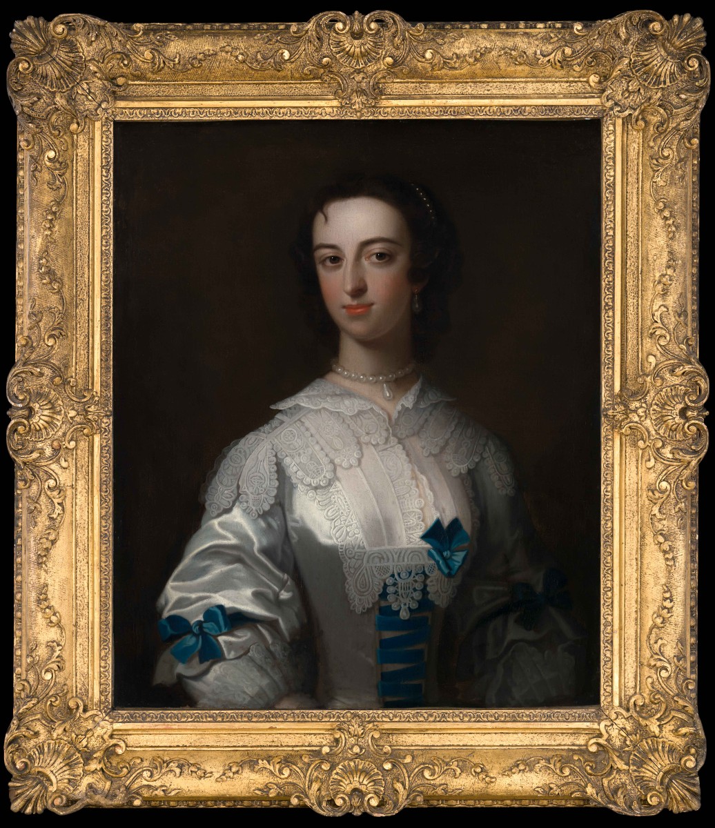 Portrait d’une dame en robe de soie blanche à nœuds bleus, v.1745–1755, attr. Henry Pickering