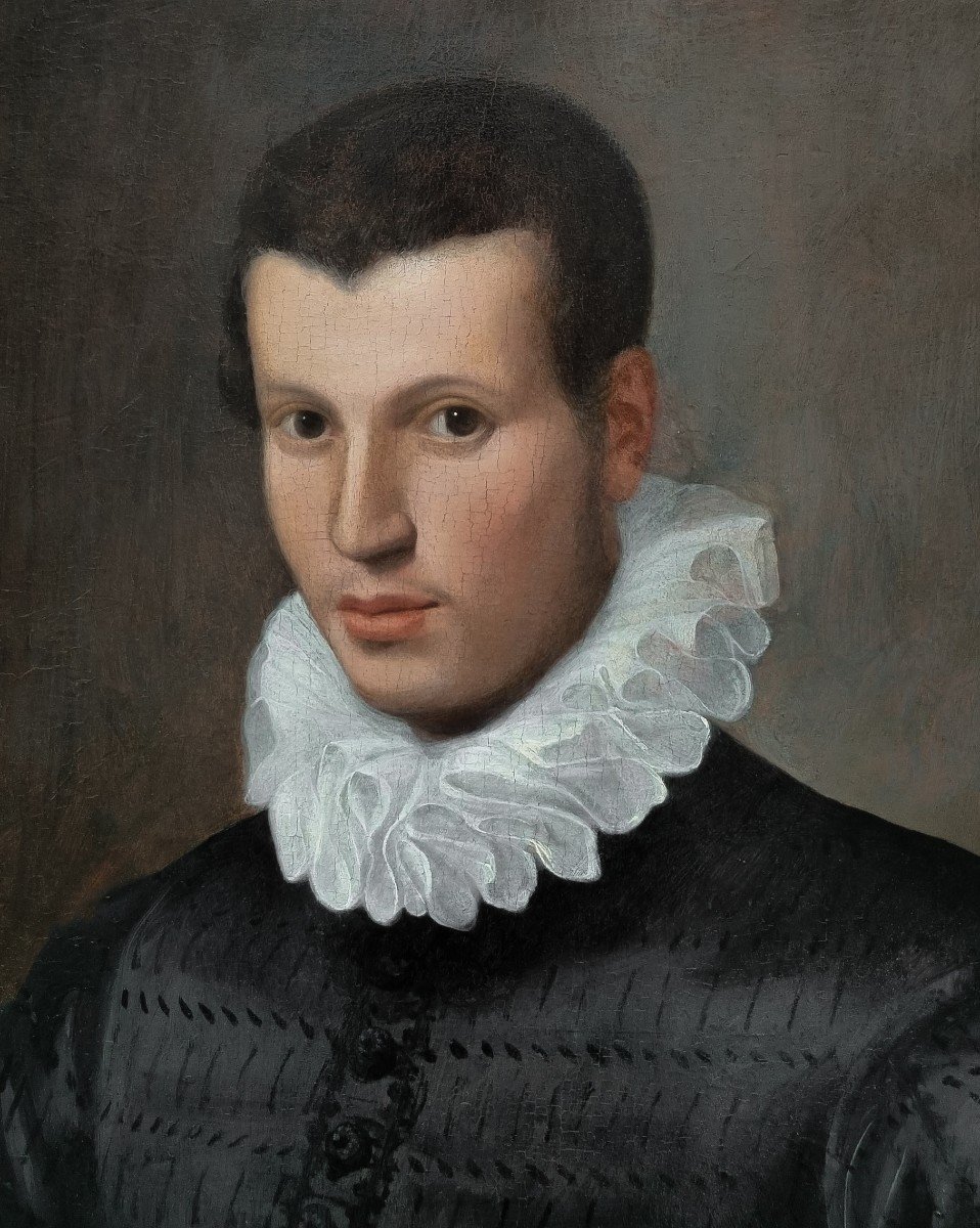 Vers 1575/80 Portrait d'Un Gentilhomme En Pourpoint Noir Tenant Un Médaillon, Huile Sur Panneau-photo-1