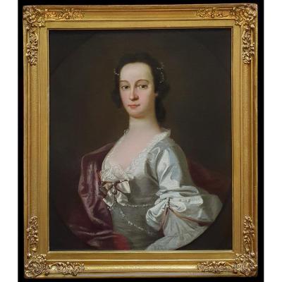 Circa 1750 Portrait Rococo d'Une Femme En Robe De Soie Avec Perles