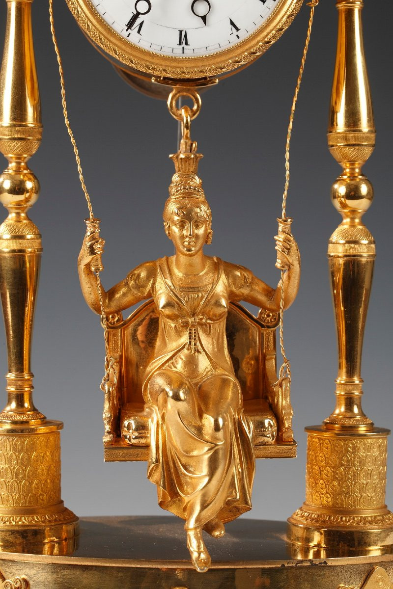Charmante pendule à la balançoire, France, Circa 1820-photo-3