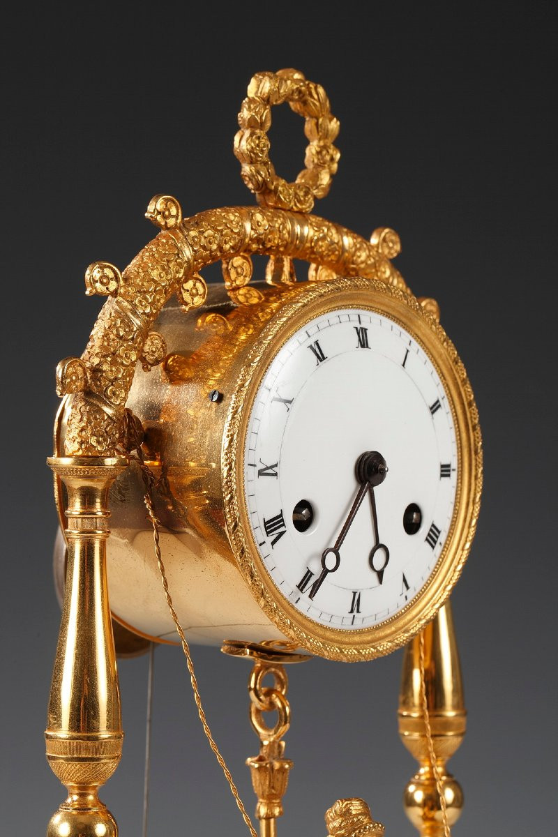 Charmante pendule à la balançoire, France, Circa 1820-photo-2