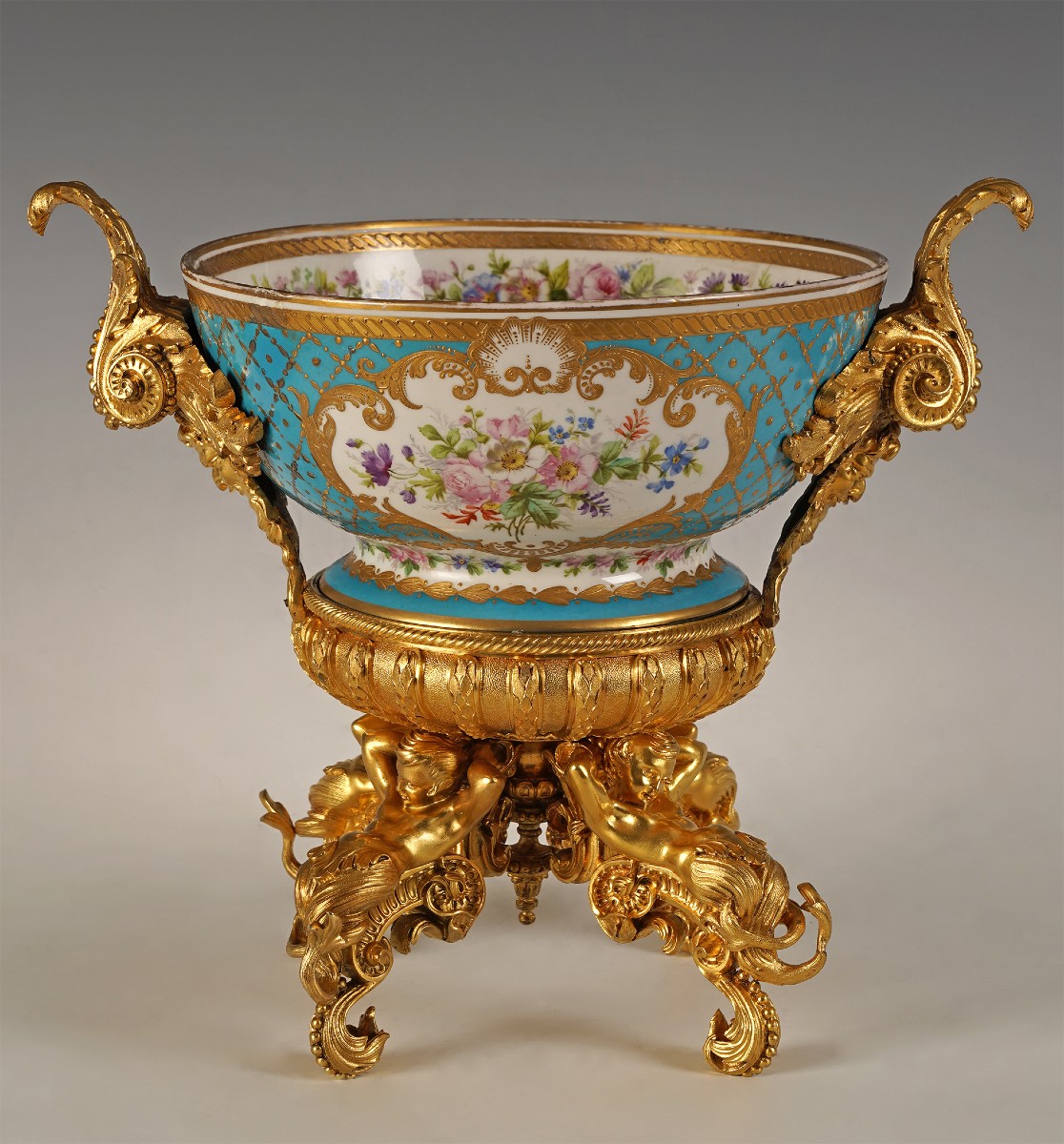 Porcelaine de Paris, Coupe Fleurie aux Tritons, France, circa 1870
