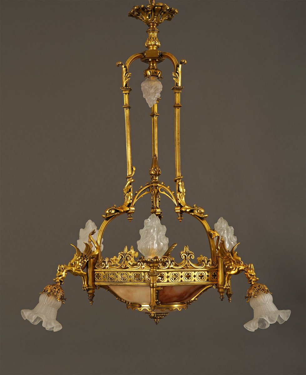 Susse & Lelièvre, Lustre Néo-Gothique aux Dragons, France, Circa 1900, Albâtre et bronze doré
