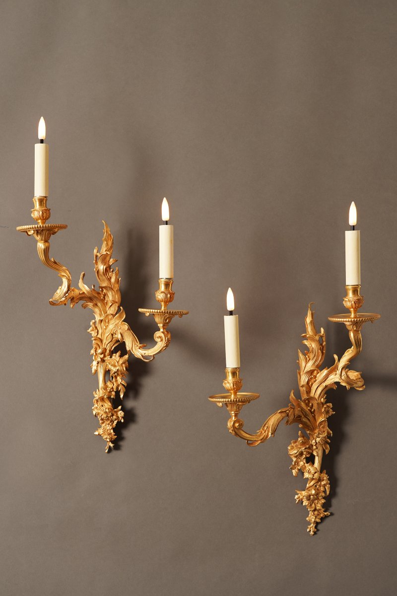 Paire d'appliques aux feuilles d'acanthe en bronze doré, France, Circa 1870