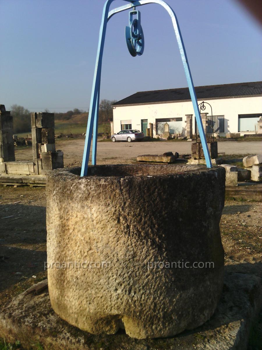 Large Round Well Old Stone With Wrought Iron Stem-photo-3