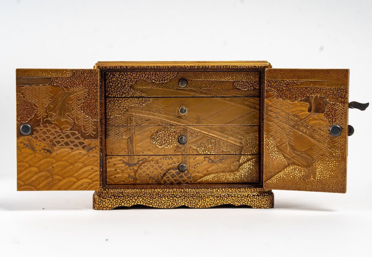 Rare Japanese Cabinet In Gold Lacquer - Kodansu-photo-5