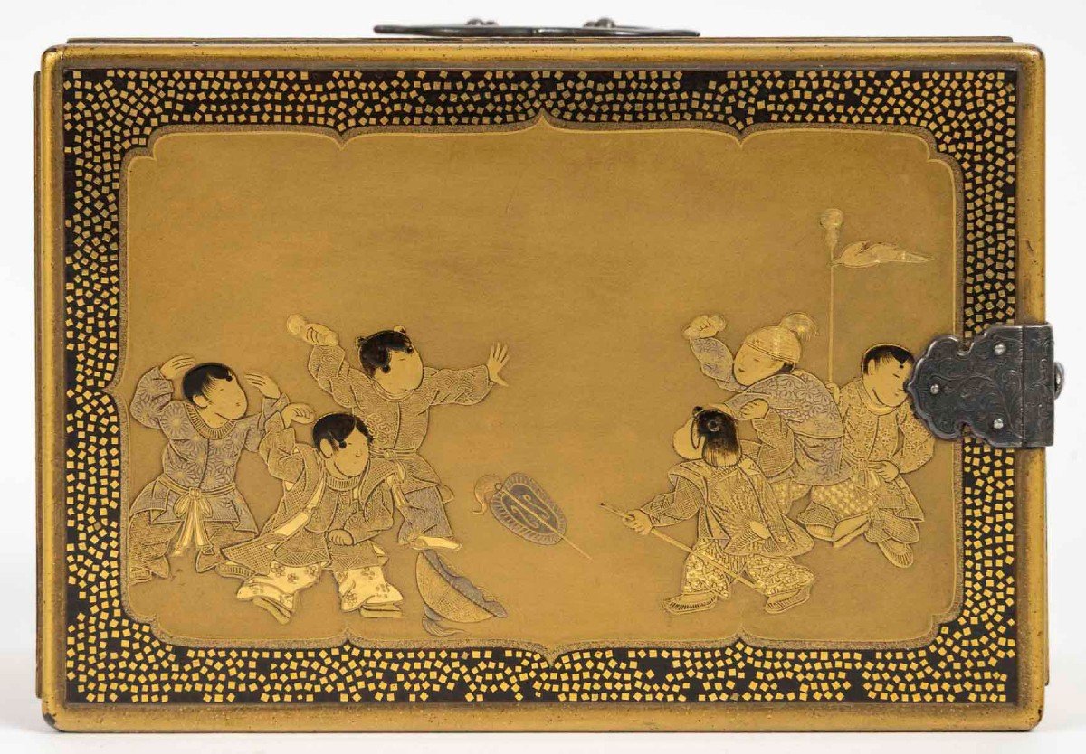Small Japanese Cabinet In Gold Lacquer - Kodansu-photo-1