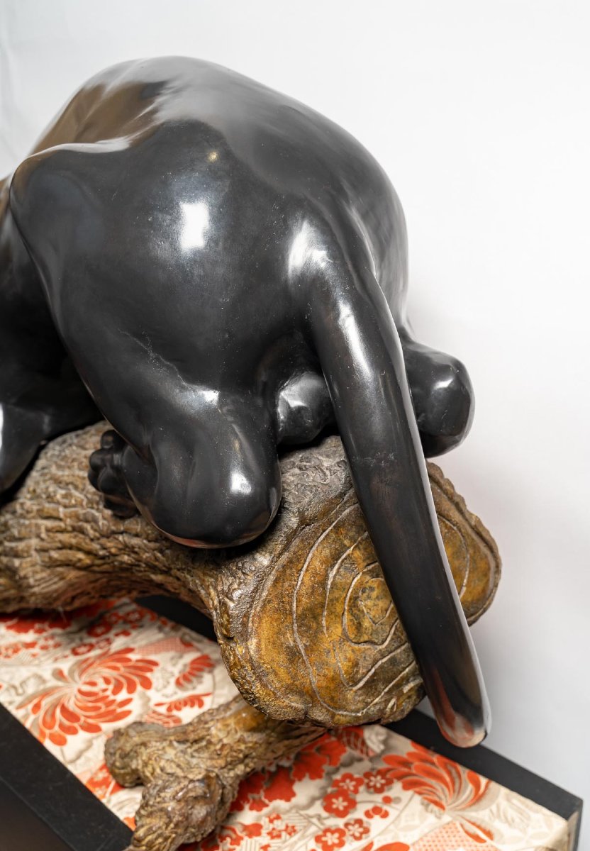 Groupe en bronze d'une panthère sur une branche-photo-1