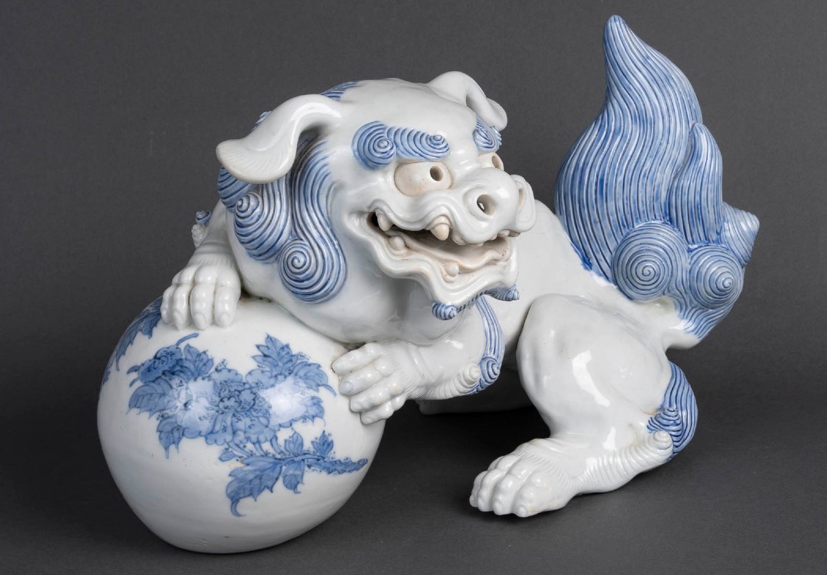 Important Hirado Porcelain Shishi-photo-2