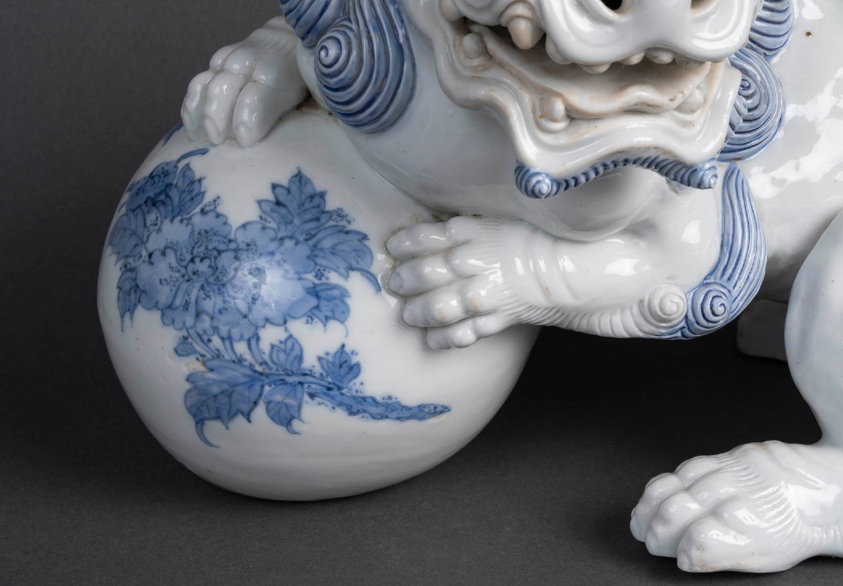 Important Hirado Porcelain Shishi-photo-1