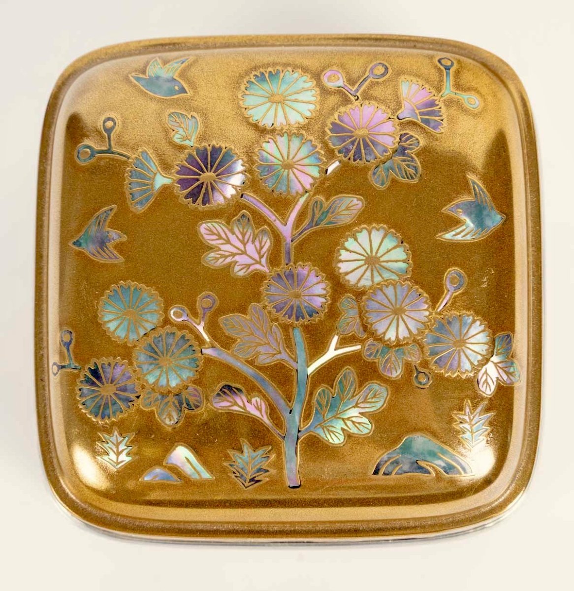 Japanese Gold-lacquered Incense Box - Kogo