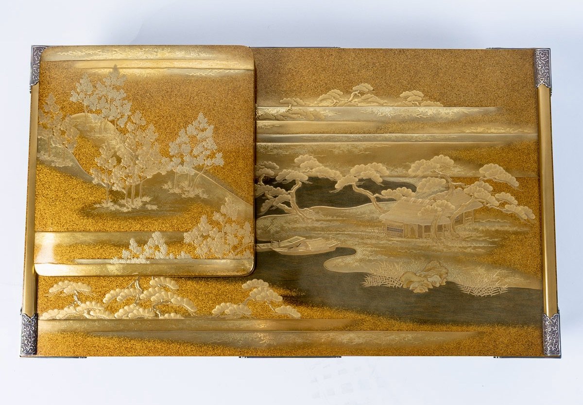 Set japonais en laque or d'une table à écrire (bundai) et son écritoire (suzuri)-photo-3
